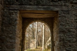 Tor der Burgruine Hohenmelchingen