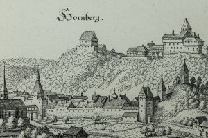 DIe Höhenburg Hornberg liegt über der kleinen Stadt.