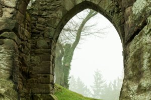 Doppeltor der Ruine Hanstein