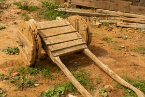 Guédelon: Karrenwagen zum Transport von Baumaterial