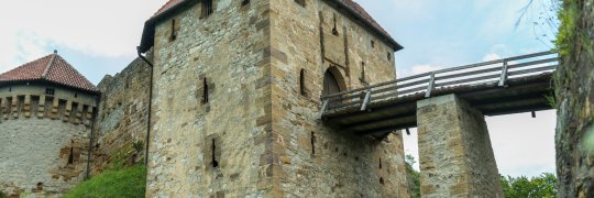 Gut gesicherter Zugang zur Burg